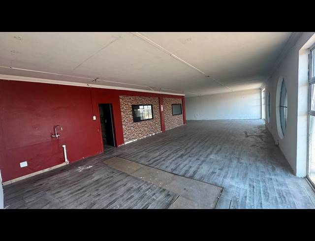 1,900M² WAREHOUSE TO LET IN WYNBERG